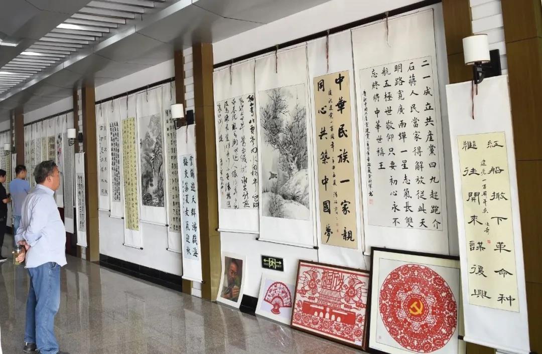 平舆县庆祝中国共产党成立100周年书画剪纸作品展举行