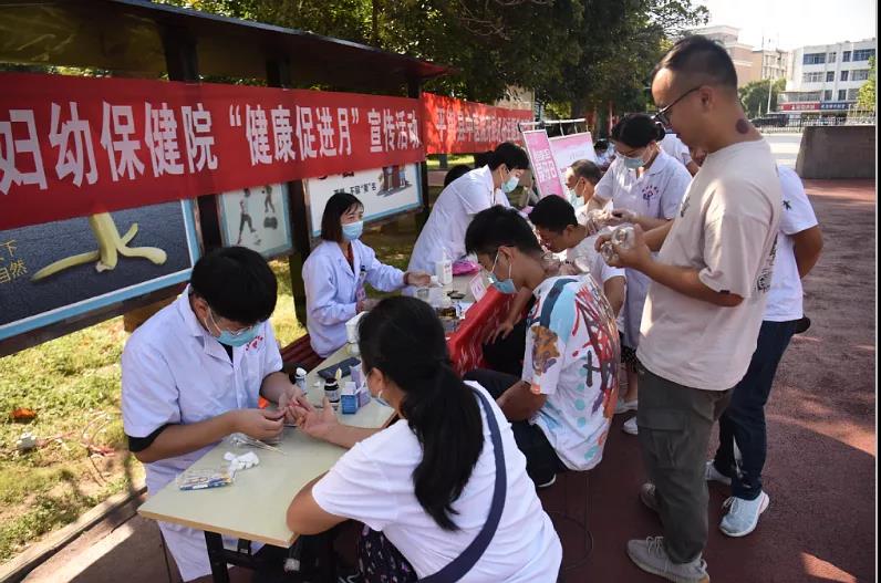 平舆县举行健康宣传月活动
