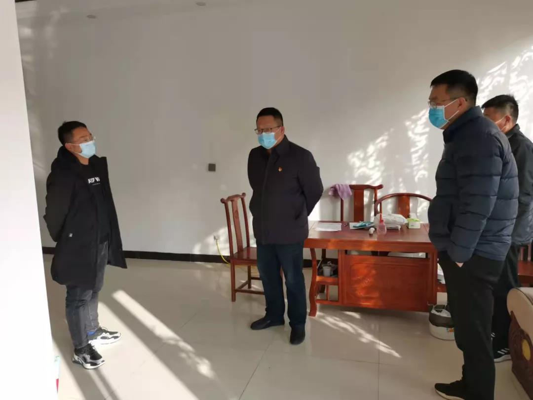 平舆县委常委、组织部部长王锋到部分乡镇检查指导疫情防控工作