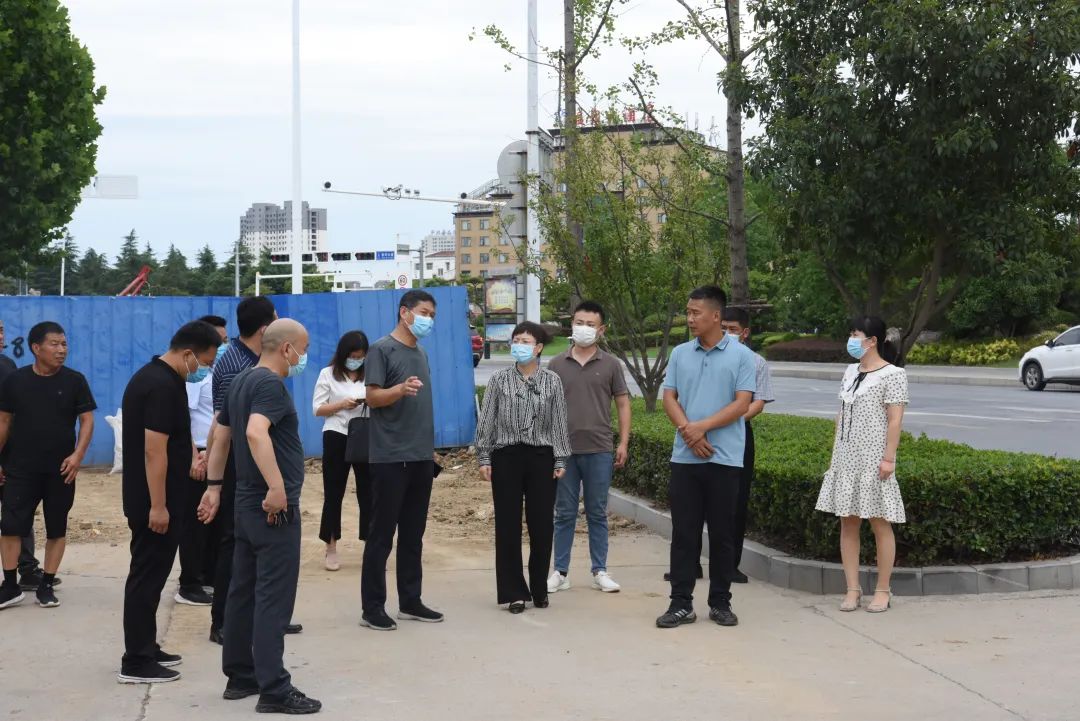 平舆县委常委、宣传部部长、副县长王娟调研指导防汛及用水安全工作
