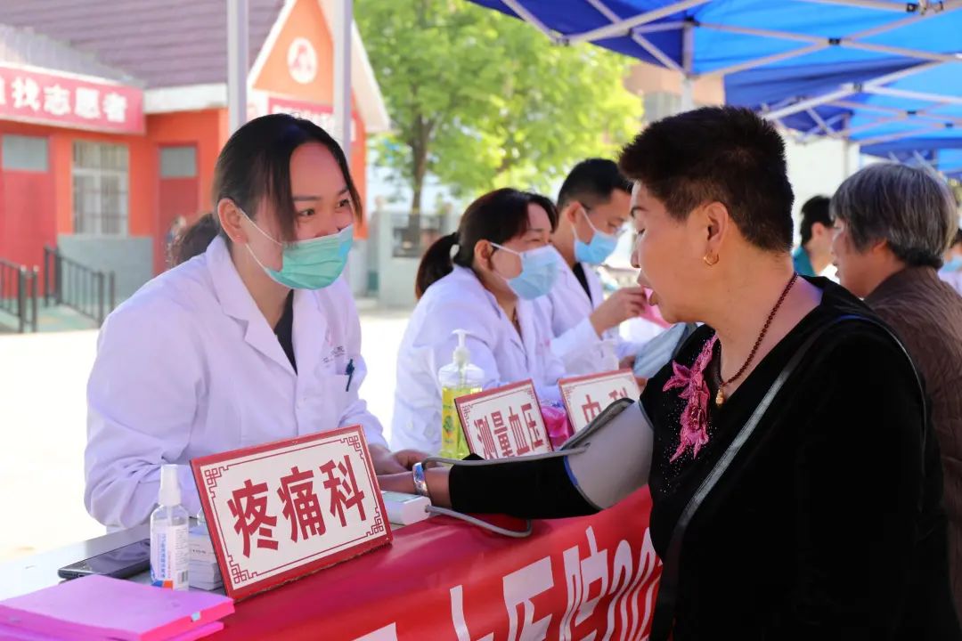 平舆县全国儿童预防接种日宣传活动举行