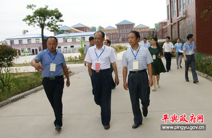 平舆县举行2015年行政执法人员综合法律知识考试