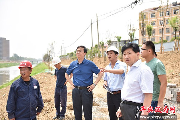 平舆县县长赵峰就公租房建设小清河综合治理项目推进进行现场办公